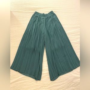 UNIQLO HIGH WAISTED WIDE LEG PANTS